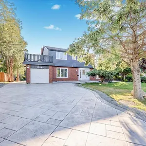 Stunning 7 Bedroom Rougeview With 2 Kitchens, 5 Bathrooms, Amazing Backyard & 8-car Parking Toronto