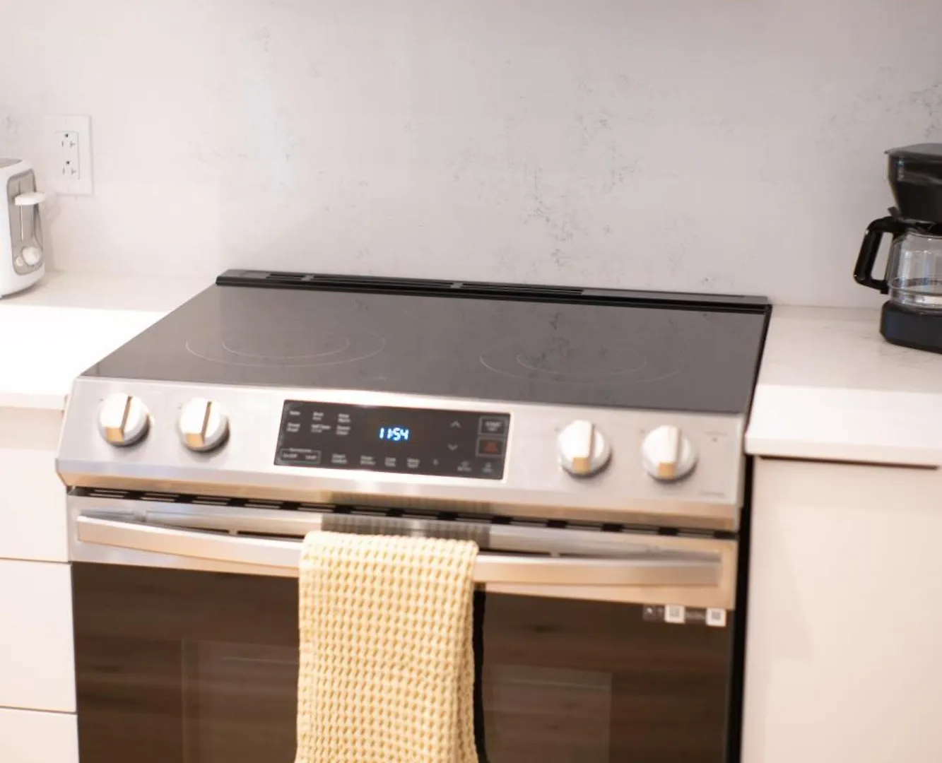 Апартаменты Beautifully Renovated 3Br Downtown 2Min To Metro Монреаль 0*,  Канада